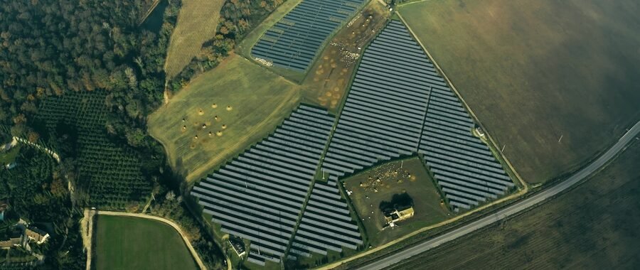 Energia solar no agronegócio: entenda como obter os benefícios sem investimento inicial 